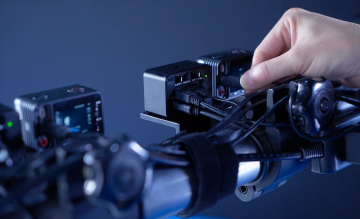 Ultra-compact Shockproof Waterproof Digital Camera | DSC-RX0 | Sony EE